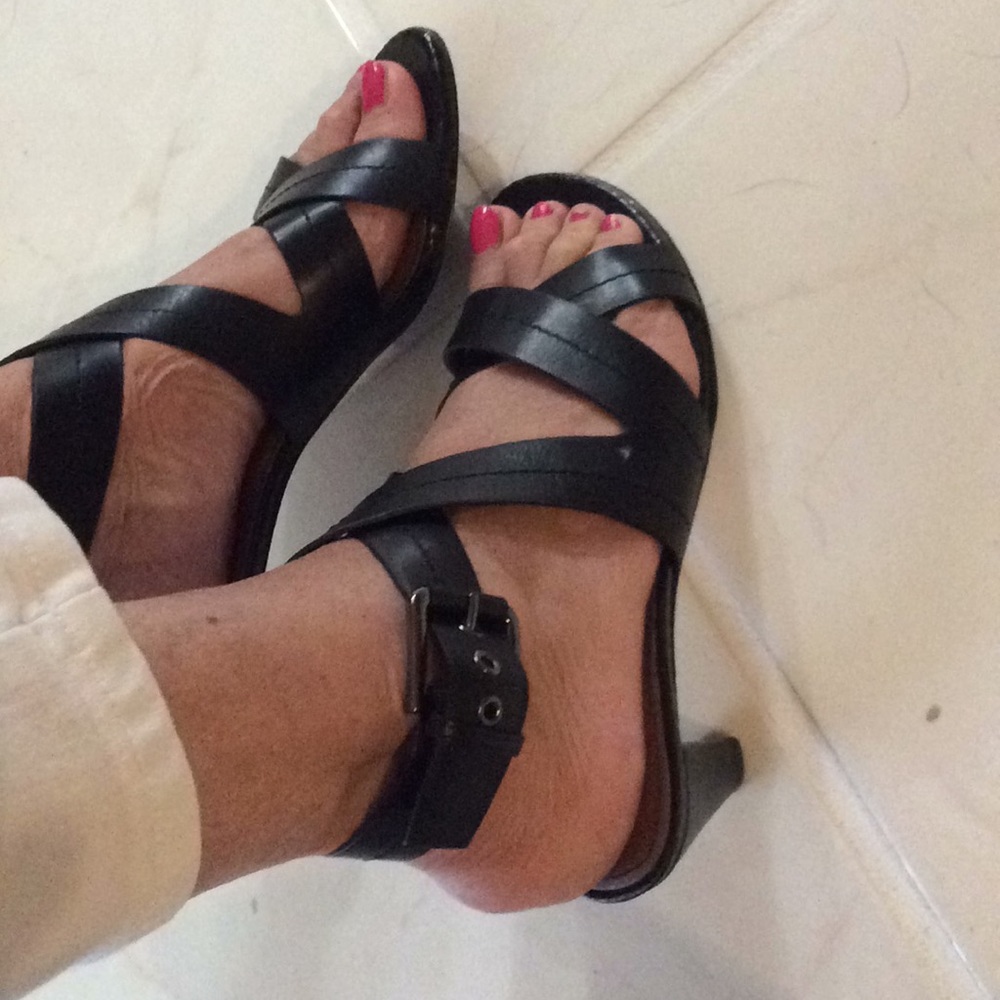 New DONALD J PLINER sexy black baby calf sandals 8
